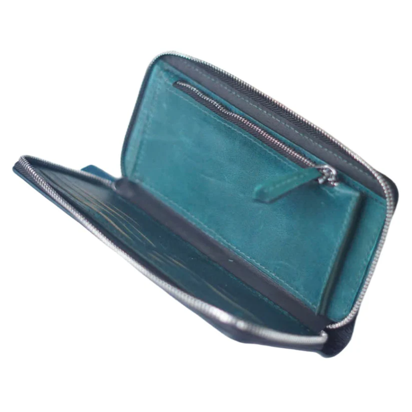 Handcrafted Leather Wallet with Dragon Embossing (3)